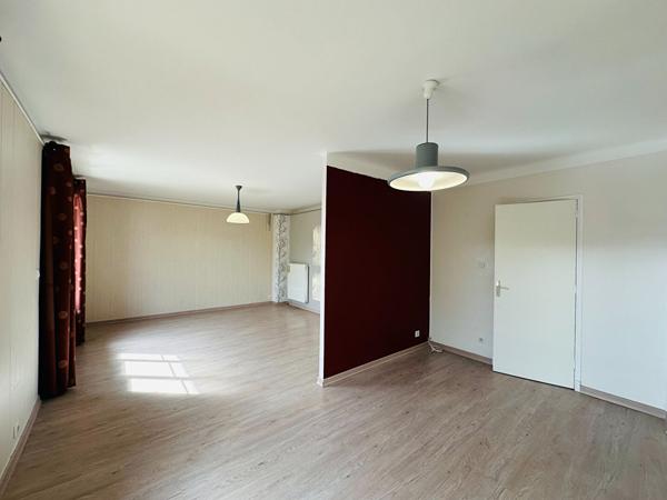 APPARTEMENT CLIMATISE AVEC 2 CHAMBRES CAVE ET TERRASSE