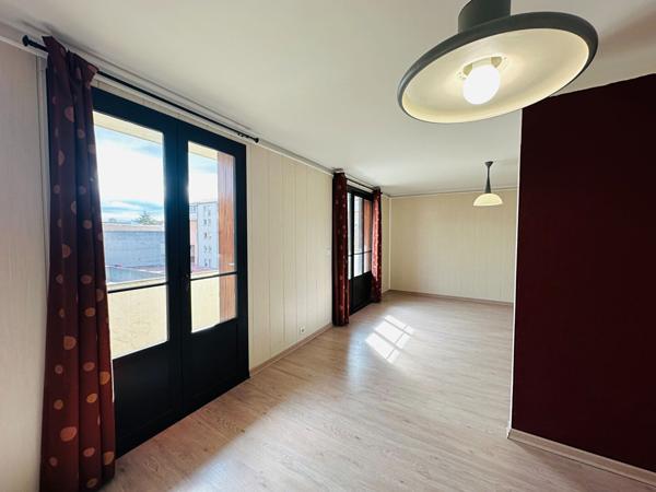APPARTEMENT CLIMATISE AVEC 2 CHAMBRES CAVE ET TERRASSE