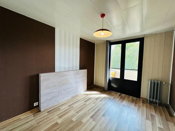 APPARTEMENT CLIMATISE AVEC 2 CHAMBRES CAVE ET TERRASSE