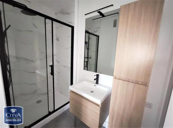 Appartement à louer 2 pièces 55.72m² La Souterraine (23300)