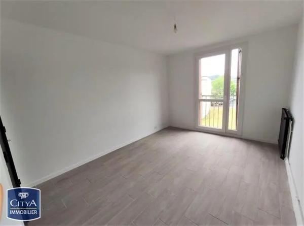 Appartement à louer 2 pièces 55.72m² La Souterraine (23300)
