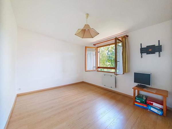 Exclusif : Maison familiale 5 chambres sur terrain paysager de 605 m² sur quartier calme de Charvieu