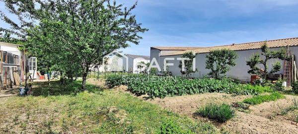 Terrain constructible - 700m² env. La Doubletiere