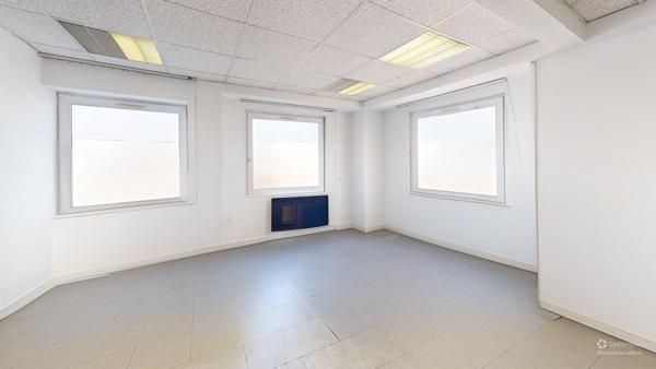 AXE AUTOROUTE A35 (suisse) :Depot avec bureaux 512 m2