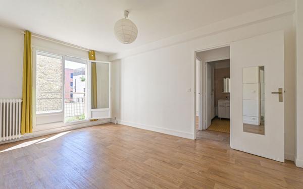 Appartement à vendre    2 pièces • 42 m2 Paris 20