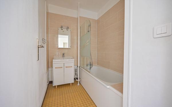 Appartement à vendre    2 pièces • 42 m2 Paris 20