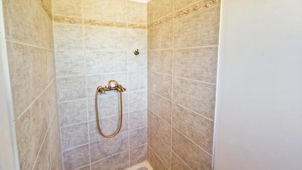 Uzès (30700) A vendre à 5 km d'Uzès