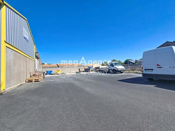 Local Commercial à LA RENAUDIERE, 49450 - 10 pièces 352m²