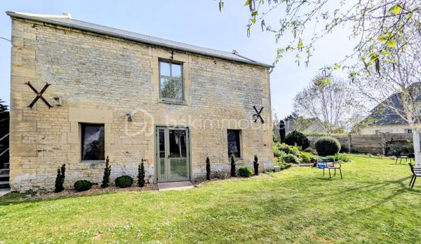 INVESTISSEURS / MARCHANDS DE BIENS / PORTEURS DE PROJETS 

Je vous propose ici un ensemble immobilier rare et totalement atypique, offrant un potentiel exceptionnel dans un environnement privilégié et intimiste.

À l’abri des regards, sur un terrain clos d’environ 2 800 m², cet ensemble se compose de plusieurs bâtiments anciens en pierre, mêlant surfaces déjà exploitées, espaces habitables et très fort potentiel de transformation.

Un lieu unique permettant d’envisager de nombreux projets :
résidence privée d’exception, division en plusieurs logements, investissement locatif, activité mixte habitation/professionnelle, lofts, gîtes, coliving ou projet patrimonial. 

Aujourd’hui, l’ensemble développe environ 670 m² exploitables avec encore près de 300 m² supplémentaires à aménager selon vos objectifs.

L’atout majeur :
une rentabilité immédiate grâce à deux espaces de bureaux actuellement loués avec des baux en cours jusqu’en 2029, générant plus de 60 000 € de revenus locatifs annuels. 

L’ensemble se compose notamment de :

▪️ Un premier bâtiment de bureaux d’environ 140 m² avec sanitaires, actuellement loué jusqu’en 2029.

▪️ Un second bâtiment comprenant également environ 140 m² de bureaux loués jusqu’en 2029, ainsi qu’une entrée indépendante avec couloir et ascenseur desservant d’autres espaces de bureaux et salle de réunion pouvant être transformés en habitation.

▪️ Une maison en pierre comprenant un atelier d’environ 50 m² au rez-de-chaussée et, à l’étage, deux pièces avec kitchenette et WC.
Cet ensemble peut facilement être divisé en deux appartements indépendants, dont un avec jardin privatif.

▪️ Une petite maison mitoyenne en pierre de Caen d’environ 50 m² habitables + combles, entièrement à aménager et isoler.
La toiture a déjà été refaite à neuf.

▪️ Un vaste atelier d’environ 118 m² offrant de multiples possibilités : création de plusieurs appartements, grand loft ou espace hybride habitation/atelier.

▪️ Une pièce cuisine d’environ 20 m² pouvant être transformée en studio indépendant.

▪️ Un carport ainsi qu’un parking d’environ 10 places complètent ce bien. 

Le charme de la pierre, les volumes, les bâtiments indépendants et la configuration du site permettent d’imaginer un projet immobilier haut de gamme à forte valorisation.

L’ensemble est entièrement clos et sécurisé par un portail, créant une véritable atmosphère de domaine privé. 

Un bien rare sur le marché, destiné à des investisseurs ou porteurs de projets capables d’en mesurer immédiatement tout le potentiel.