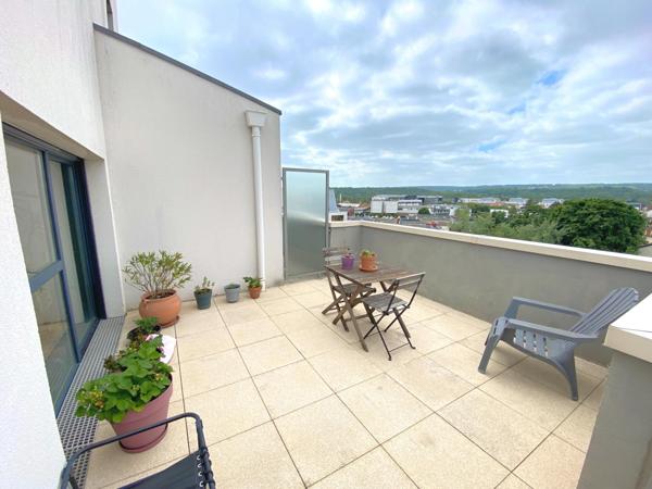 Dernier étage, double terrasse et Vue dégagée