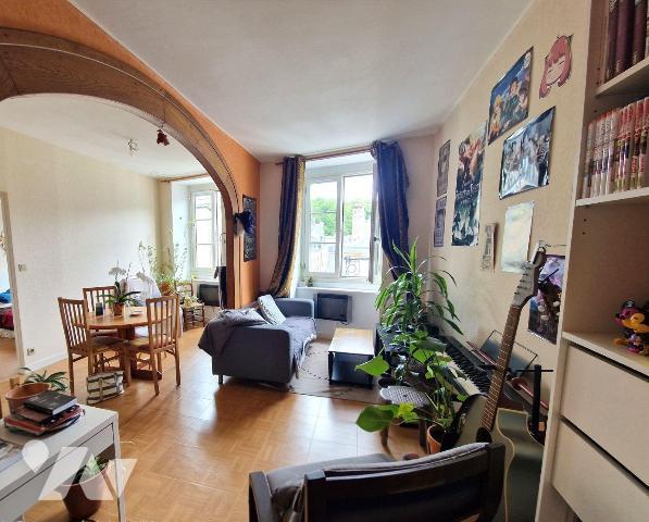 A Vendre, Hyper Centre QUIMPER , appartement de type 2 de 45,32 m² situé au dernier étage d'une...