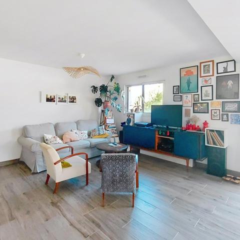 Maison récente au calme en plein centre bourg