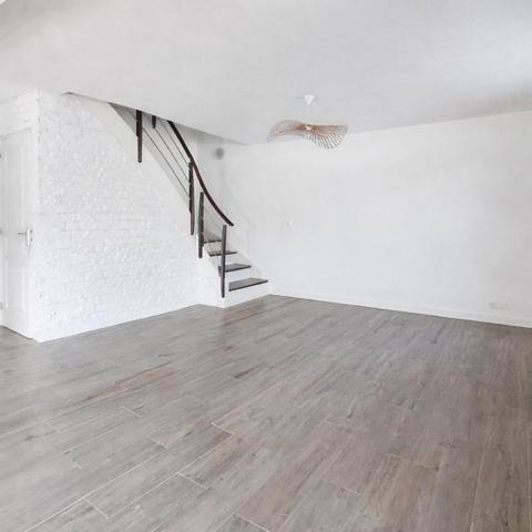 Maison récente au calme en plein centre bourg