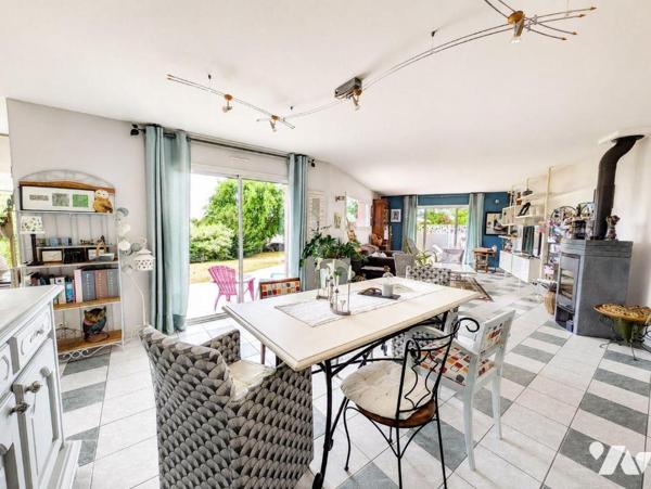 À seulement deux minutes des plages de Kerfany, découvrez cette agréable maison contemporaine o...
