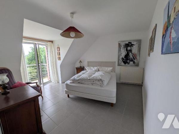 À seulement deux minutes des plages de Kerfany, découvrez cette agréable maison contemporaine o...
