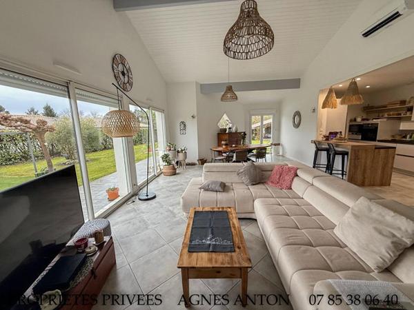 Maison Salles 6 pièces 4 chambres 148 m2 garage piscine sur grand terrain