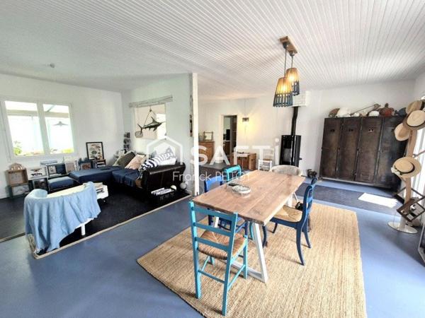 Pavillon de plain-pied avec piscine et studio indépendant