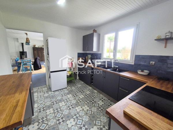 Pavillon de plain-pied avec piscine et studio indépendant