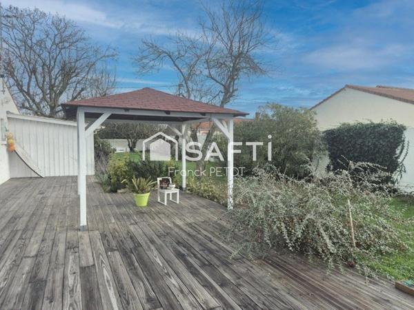 Pavillon de plain-pied avec piscine et studio indépendant