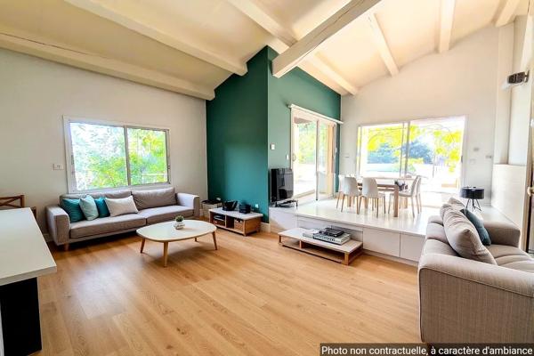 Villa spacieuse avec piscine et vue