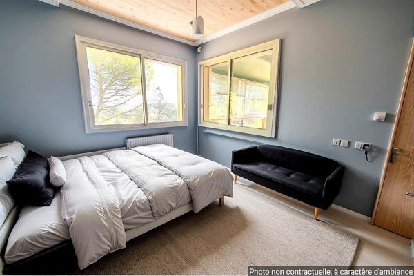 Villa spacieuse avec piscine et vue