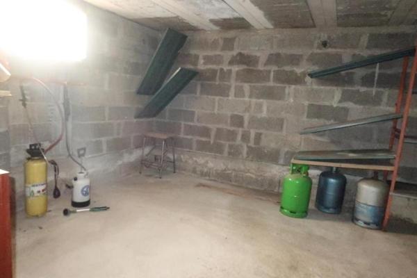 Au bourg, Maison sur sous-sol complet, trois chambres, bureau