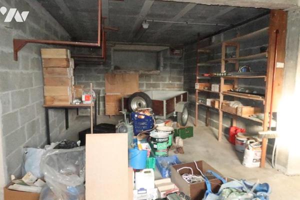 Au bourg, Maison sur sous-sol complet, trois chambres, bureau