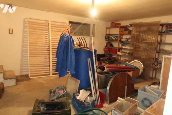 Au bourg, Maison sur sous-sol complet, trois chambres, bureau