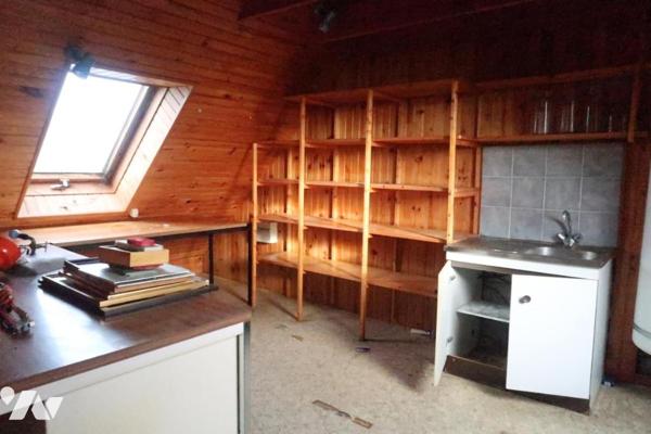 Au bourg, Maison sur sous-sol complet, trois chambres, bureau