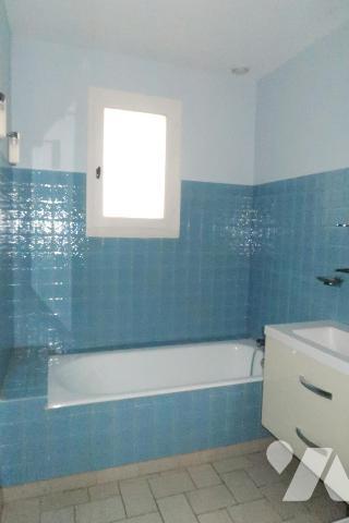 Au bourg, Maison sur sous-sol complet, trois chambres, bureau