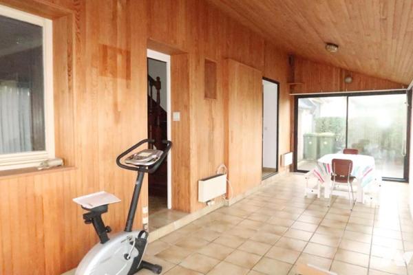 Au bourg, Maison sur sous-sol complet, trois chambres, bureau