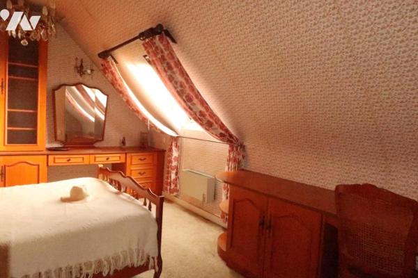 Au bourg, Maison sur sous-sol complet, trois chambres, bureau