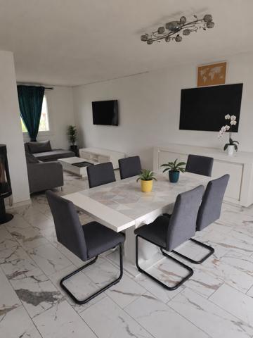 Maison de village
                                                                                                                                                                                                                                                                                                                        5 pièce(s)                                                                                                                                                                                                          3 chambre(s)                                                                                                                                                                                                          86  m²