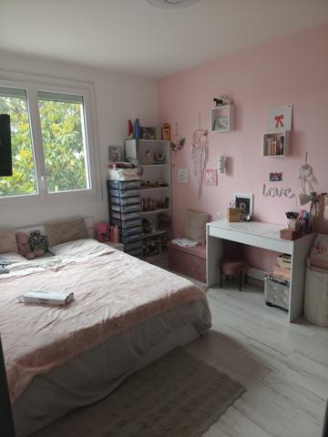 Maison de village
                                                                                                                                                                                                                                                                                                                        5 pièce(s)                                                                                                                                                                                                          3 chambre(s)                                                                                                                                                                                                          86  m²