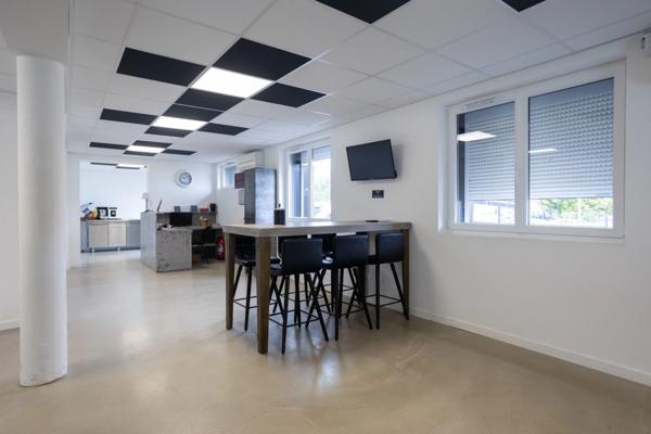Local/bureau à vendre PARAY LE MONIAL (71) 230 m2 environ avec 8 bureaux