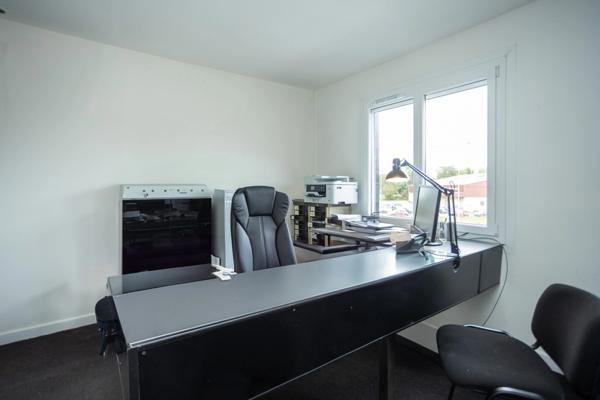 Local/bureau à vendre PARAY LE MONIAL (71) 230 m2 environ avec 8 bureaux