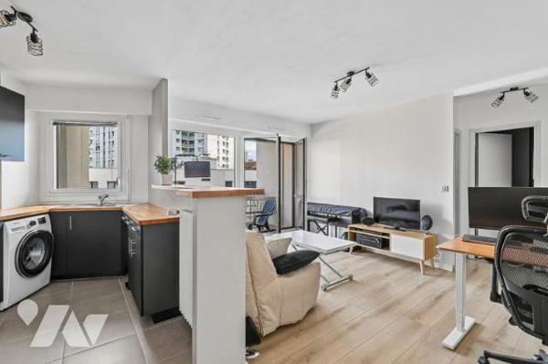 Soleil et balcon dans le 19ème