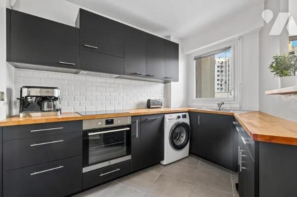 Soleil et balcon dans le 19ème