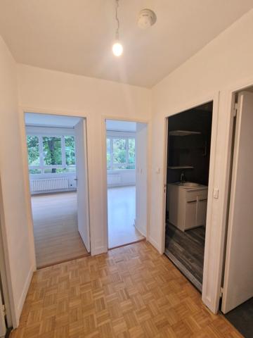 Appartement T4, prox mairie St Genis laval, place de parking et sa cave- au coeur d'une résidence arborée et s
