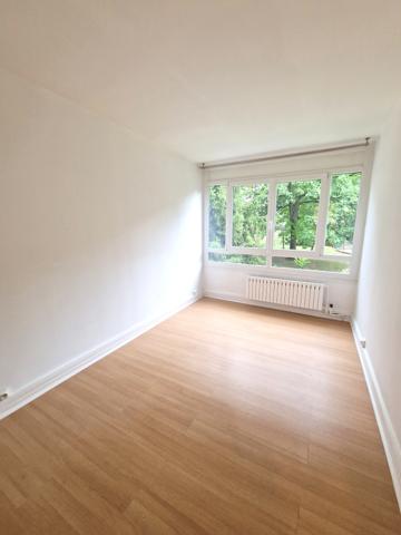 Appartement T4, prox mairie St Genis laval, place de parking et sa cave- au coeur d'une résidence arborée et s