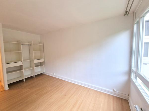 Appartement T4, prox mairie St Genis laval, place de parking et sa cave- au coeur d'une résidence arborée et s