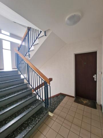 Appartement T4, prox mairie St Genis laval, place de parking et sa cave- au coeur d'une résidence arborée et s
