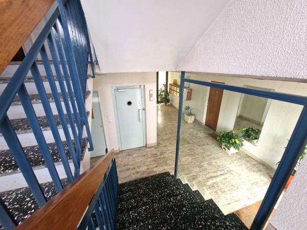 Appartement T4, prox mairie St Genis laval, place de parking et sa cave- au coeur d'une résidence arborée et s