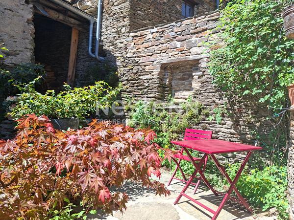 Maison de hameau en pierre à vendre à Saint-Germain-de-Calberte ? 157 m², 5 chambres, cour intérieure et vue sur la vallée