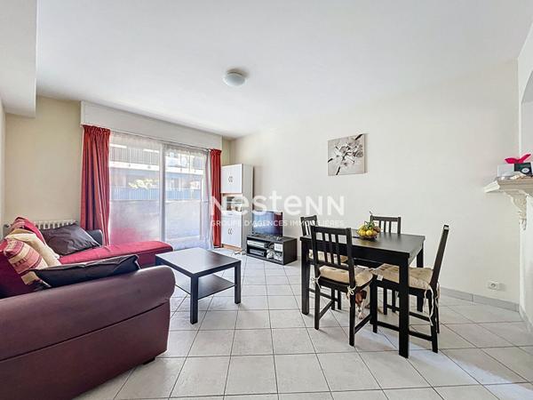 GOLFE JUAN - 3P - 62 m2 - Centre ville - Terrasse - Parking - Cave - Proche mer