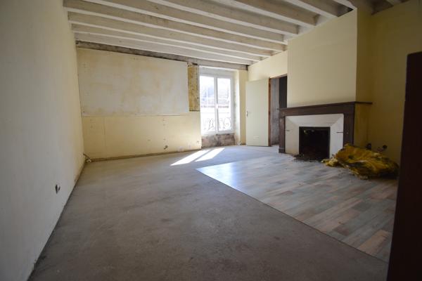 Authon-du-Perche (28330) IMMEUBLE A USAGE COMMERCIAL