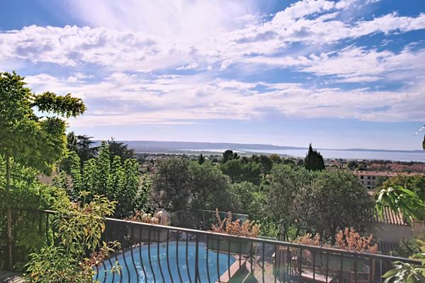 Maison familiale T7 de 210 m² avec vue panoramique sur l'étang , piscine hors-sol sur Vitrolles Nord