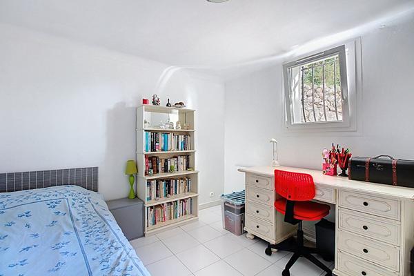 Maison familiale T7 de 210 m² avec vue panoramique sur l'étang , piscine hors-sol sur Vitrolles Nord