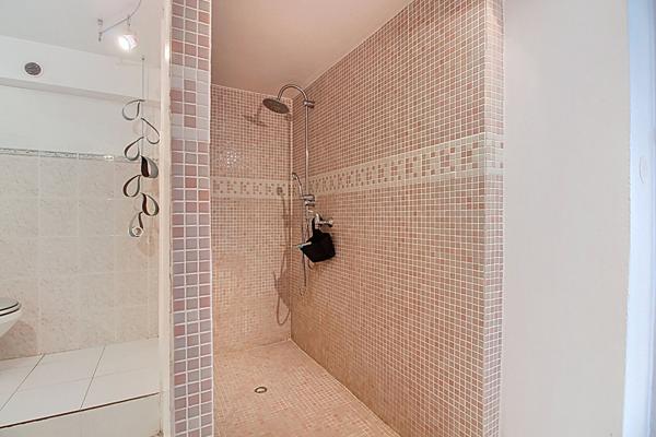 Maison familiale T7 de 210 m² avec vue panoramique sur l'étang , piscine hors-sol sur Vitrolles Nord