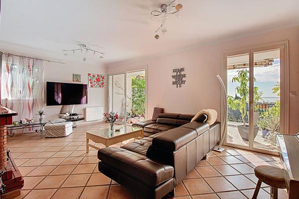 Maison familiale T7 de 210 m² avec vue panoramique sur l'étang , piscine hors-sol sur Vitrolles Nord